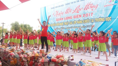 Các bé trường MN Hoa Sen với  Ngày hội Lạc Hồng quận Long Biên năm 2017 
